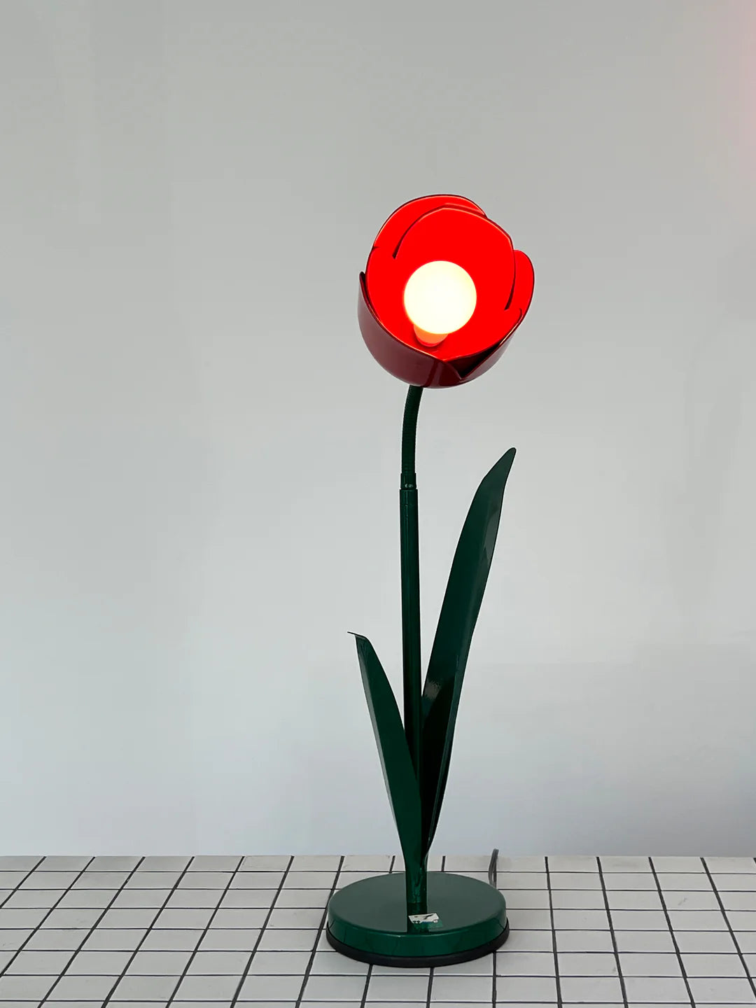 1980 Tulip Metal Lamp – Vintage Floral Inspired Lamp